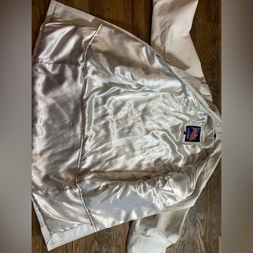 Beautiful USA rare to find White Leather Jacket vintage - Picture 10 of 13